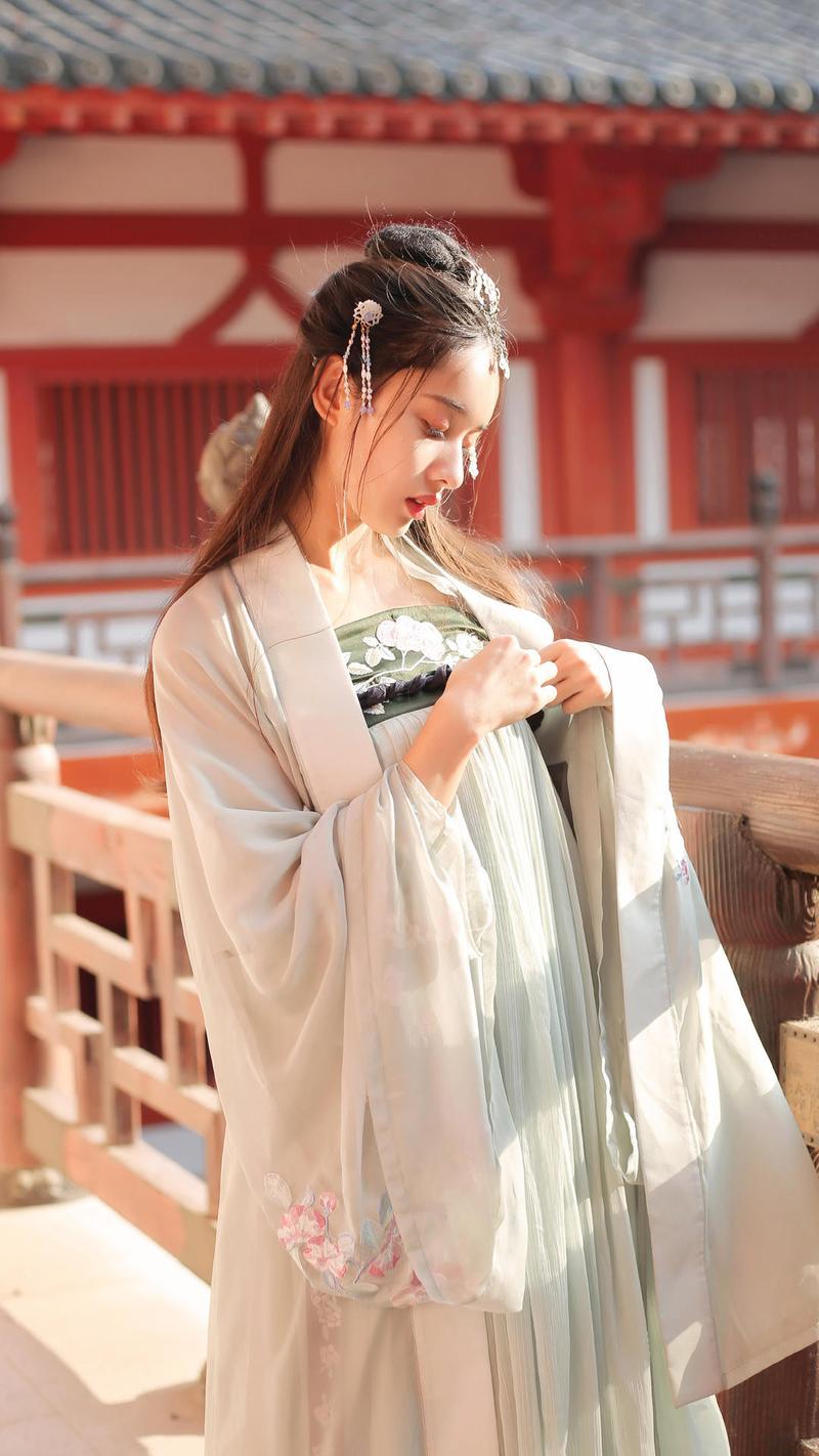 骚货女友就喜欢慢慢深插的感觉